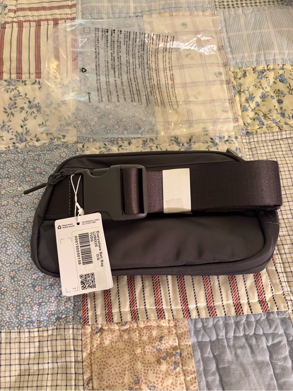 NWT, Lululemon Everywhere Belt Bag, 1L - Picture 3 of 3